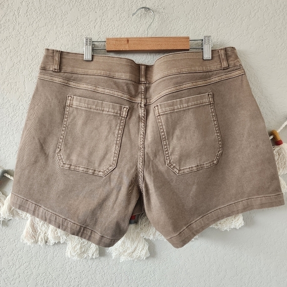 Spanx Twill Pull On Stretch Shorts Khaki Brown Comfort Slimming Casual XL - Picture 7 of 11